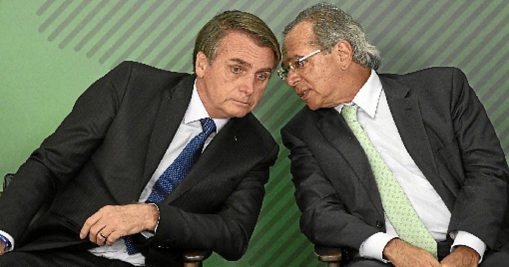 Após anunciar cartão vermelho, Bolsonaro elogia Guedes na pandemia  