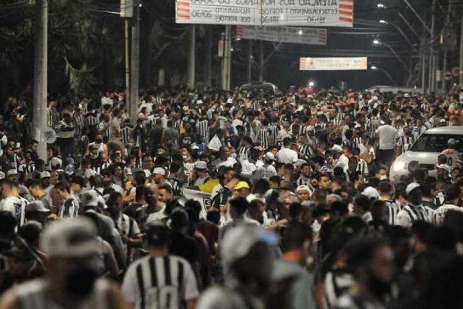 Homem tenta furtar torcedores e acaba agredido na entrada do Mineirão