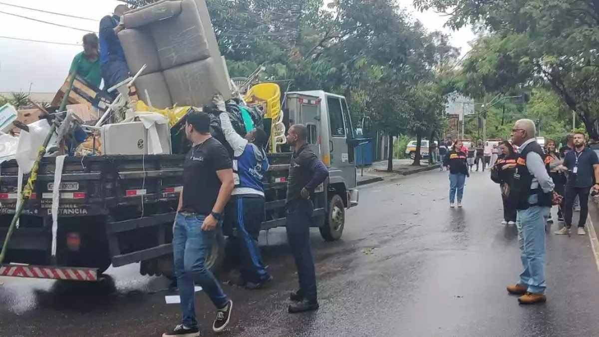 Prefeitura Retira Barracas De Bolsonaristas Em Belo Horizonte