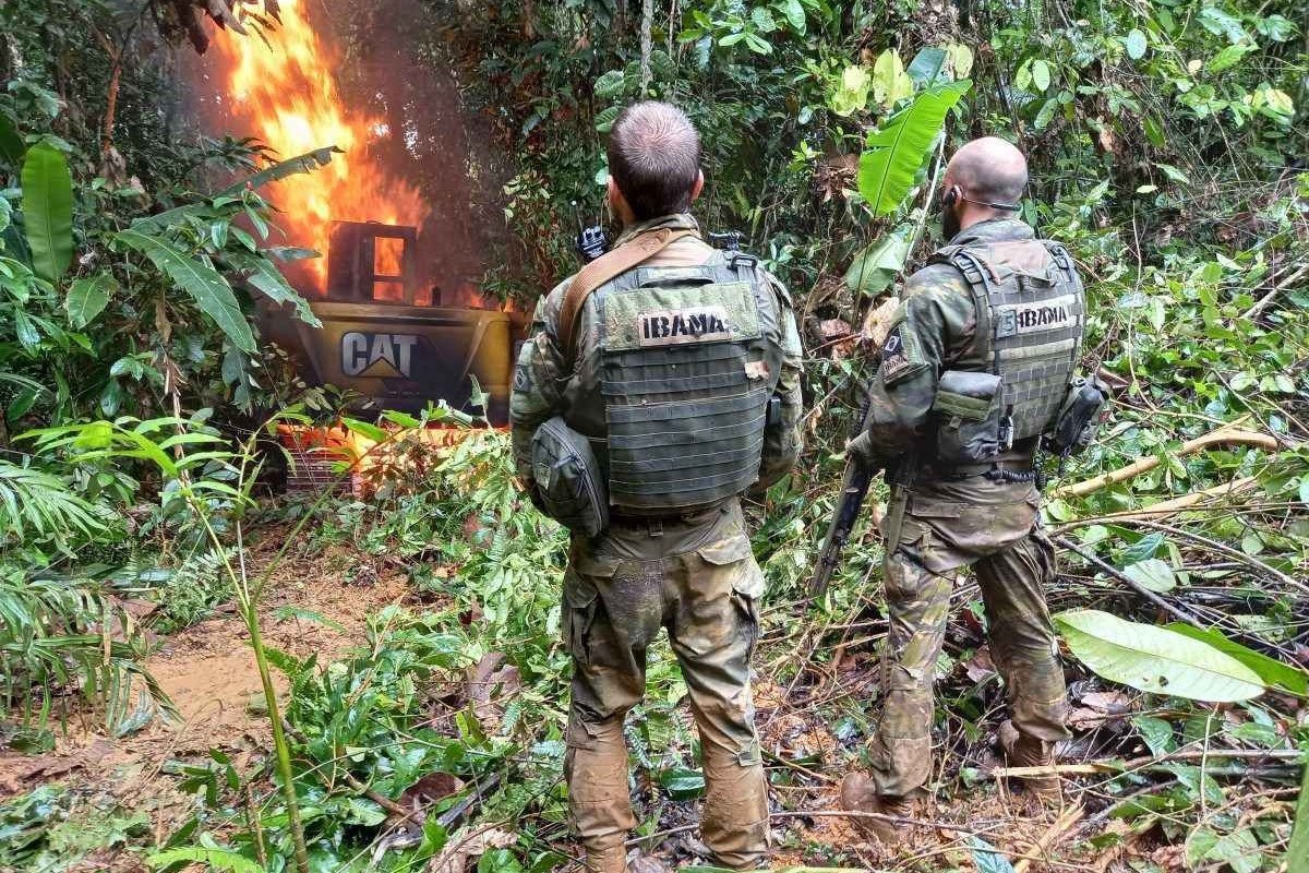 Governo libera barcos para retirada de garimpeiros do território Yanomami