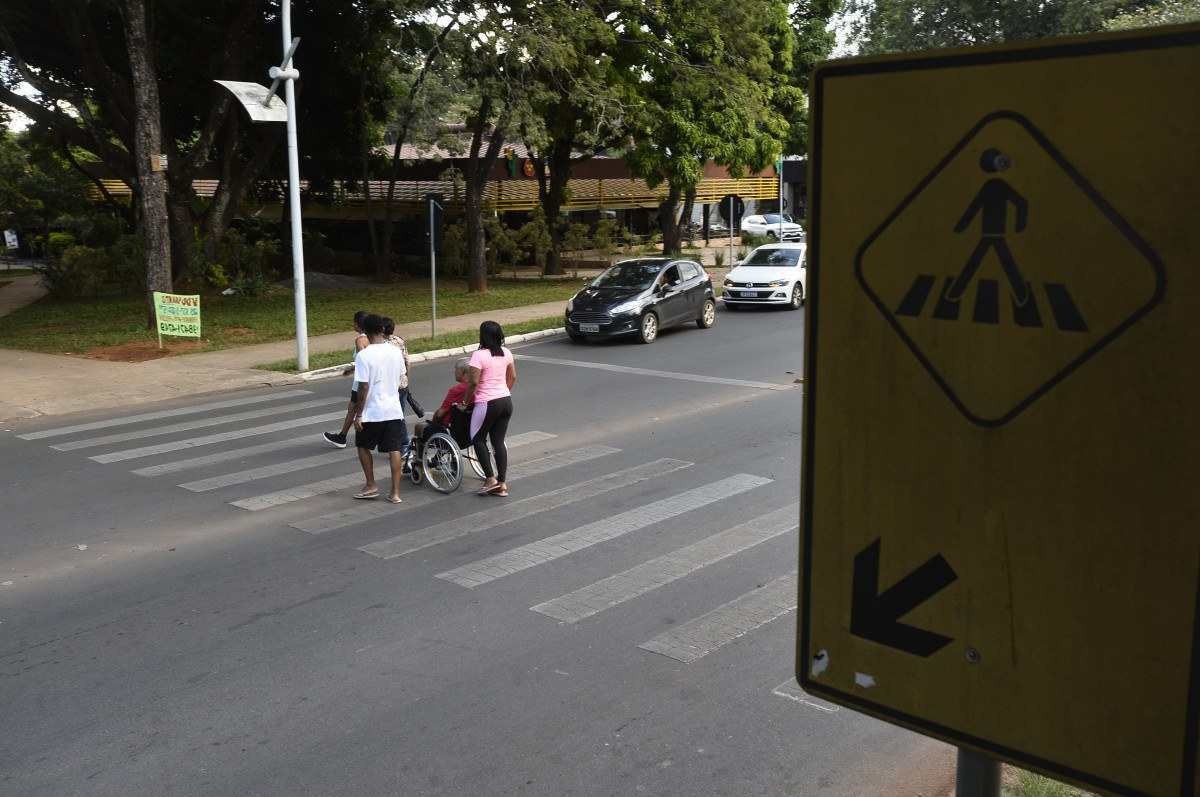 Brasilienses Comemoram Anos Do Respeito Faixa De Pedestre