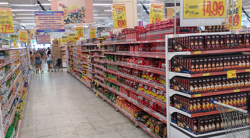 Confiança do consumidor sobe 1,4 ponto em agosto ante julho, revela FGV