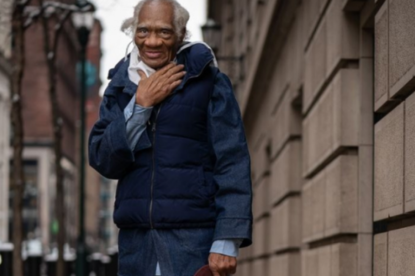 Preso aos 15, homem de 83 anos é libertado e nega crime, nos EUA