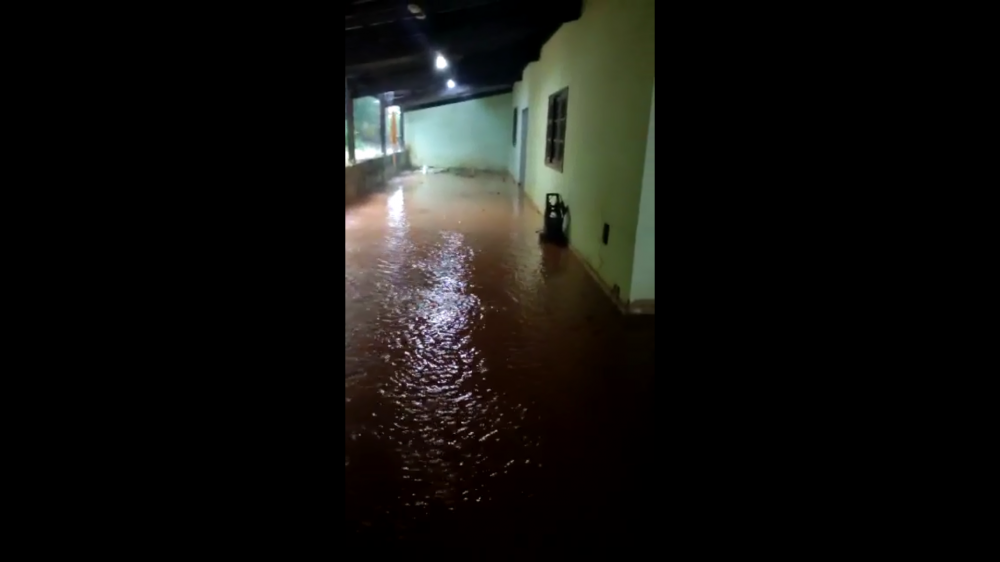 VÍDEO: forte chuva alaga chácara no Núcleo Rural do Lago Norte