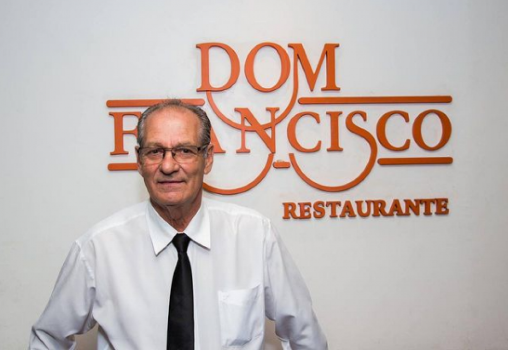Garçom há 27 anos no restaurante Dom Francisco morre de covid-19 