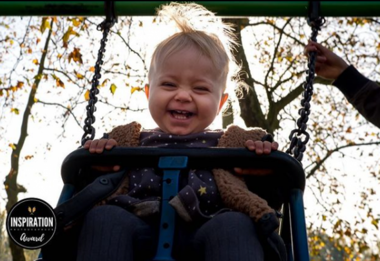 Garota de 2 anos faz sucesso na internet falando 