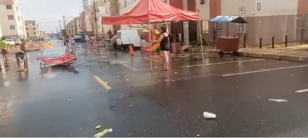 Vídeo: homem e tenda são arrastados pela chuva no Paranoá