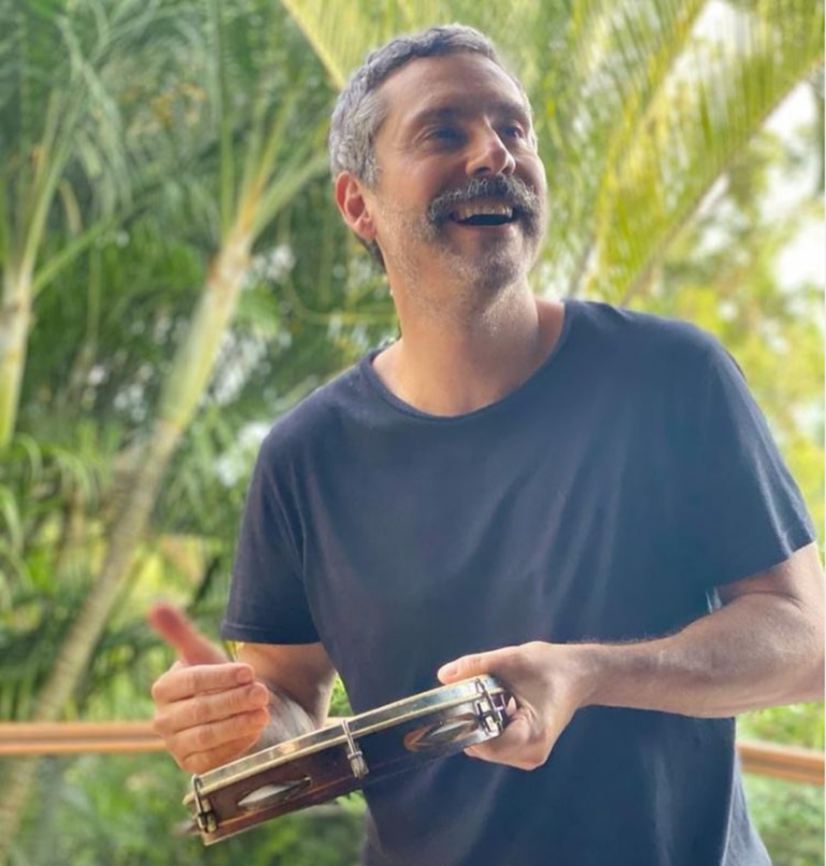 Alexandre Nero lança primeiro single de álbum inédito	