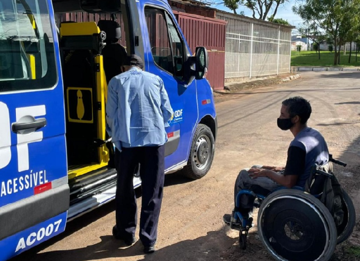 Transporte para pessoas com deficiência começa a funcionar no DF