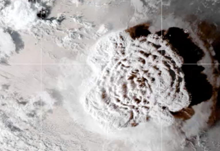 O extraordinário impacto da erupção de vulcão submarino na atmosfera terrestre