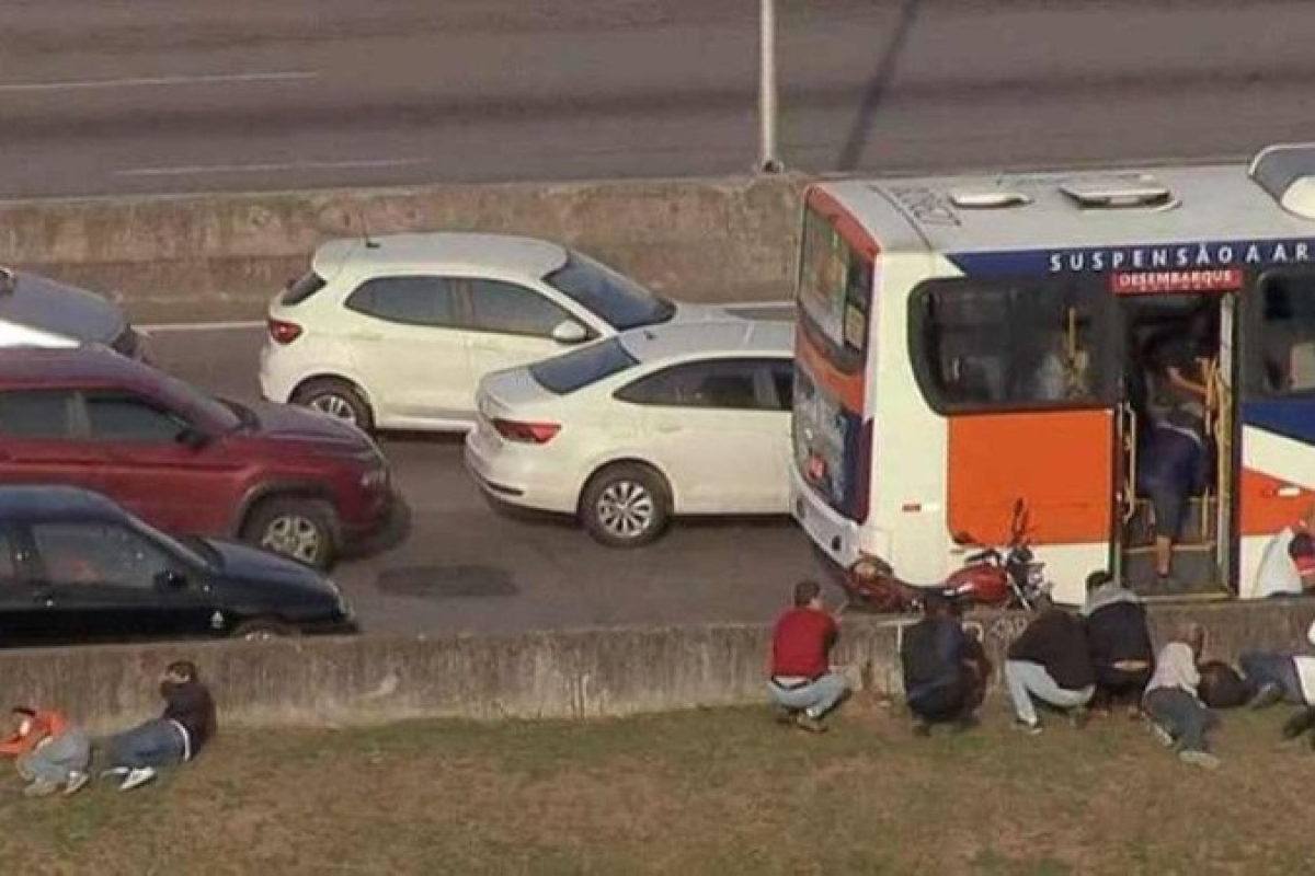 Operação policial na Maré deixa cinco mortos; escola é metralhada