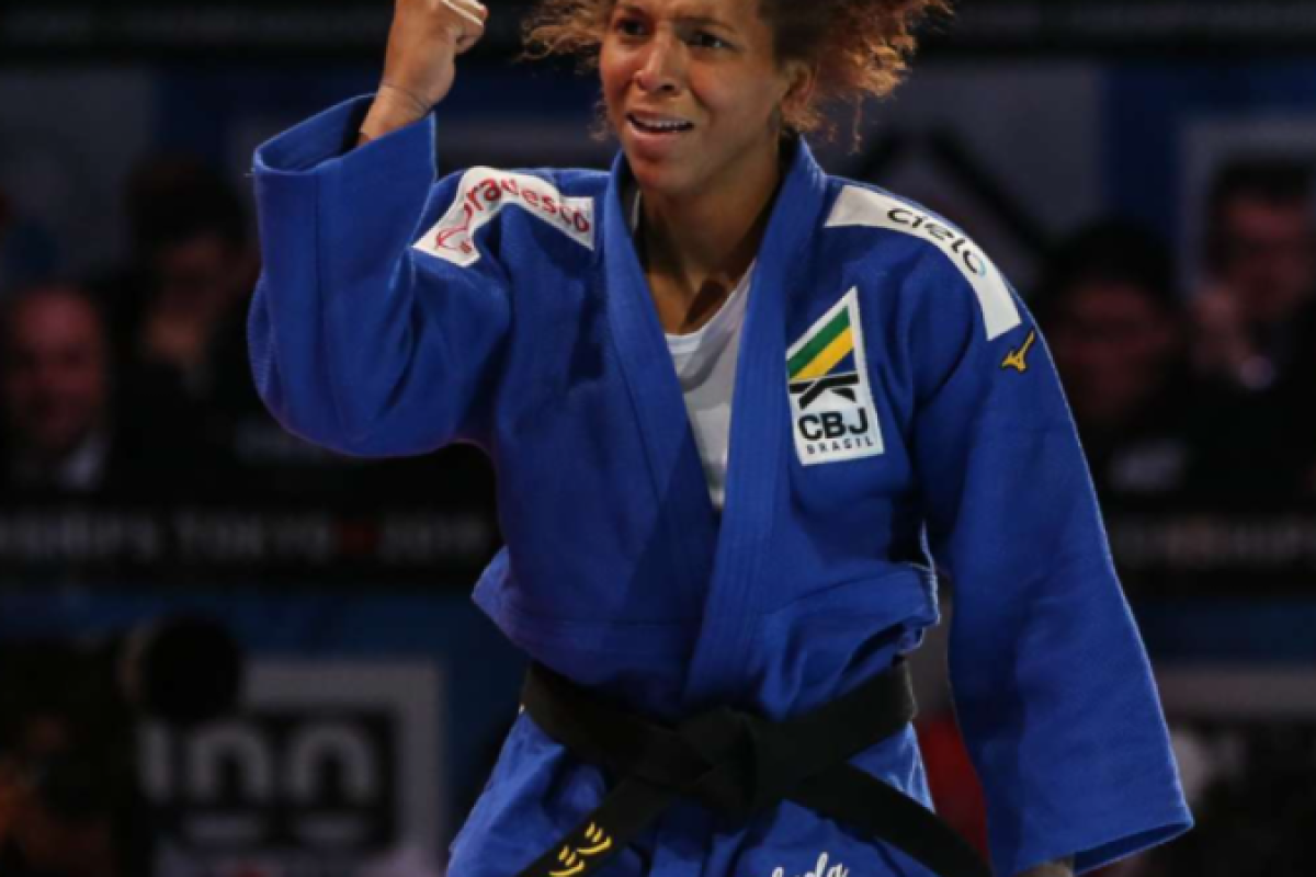 Rafaela Silva chega ao Rio sob gritos de bicampeã após ganhar o ouro 