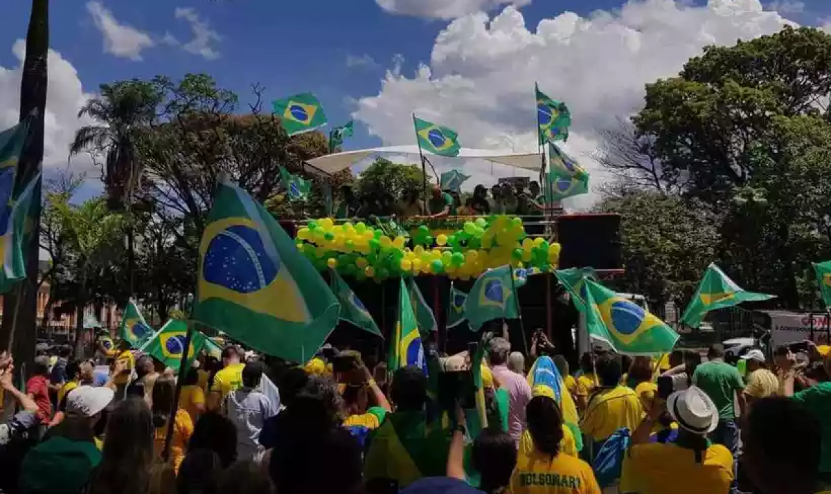 Bolsonaristas parabenizam PRF por operações realizadas neste domingo