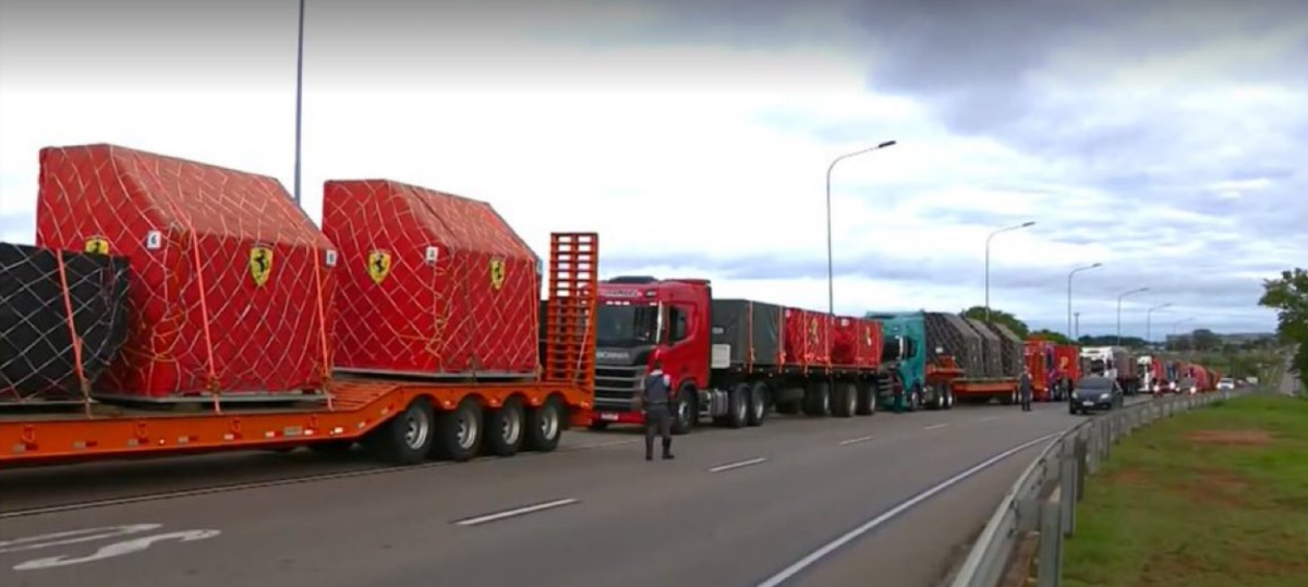 Caminhões com equipamentos da F-1 têm ajuda da PM para superar bloqueios em SP