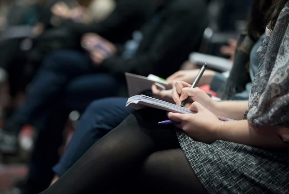 Projeto oferece cursos profissionalizantes gratuitos de atendente e garçom