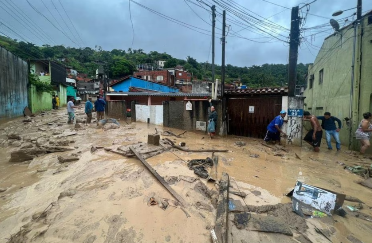 Deslizamento mata criança de 7 anos em Ubatuba