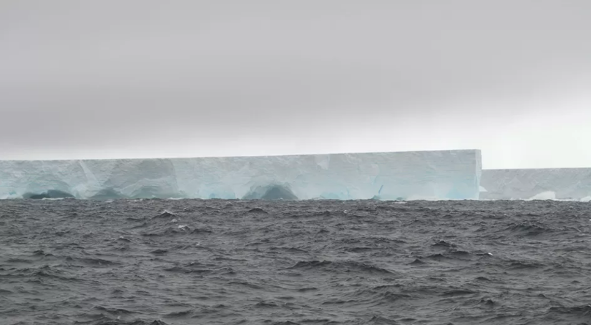 O iceberg do tamanho de Londres monitorado de perto por cientistas