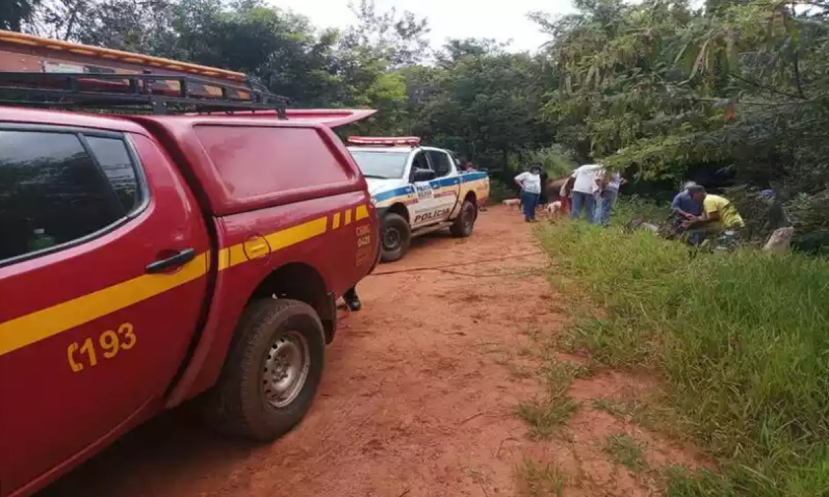 Homem sai para trabalhar, cai em ribanceira e morre no interior de Minas