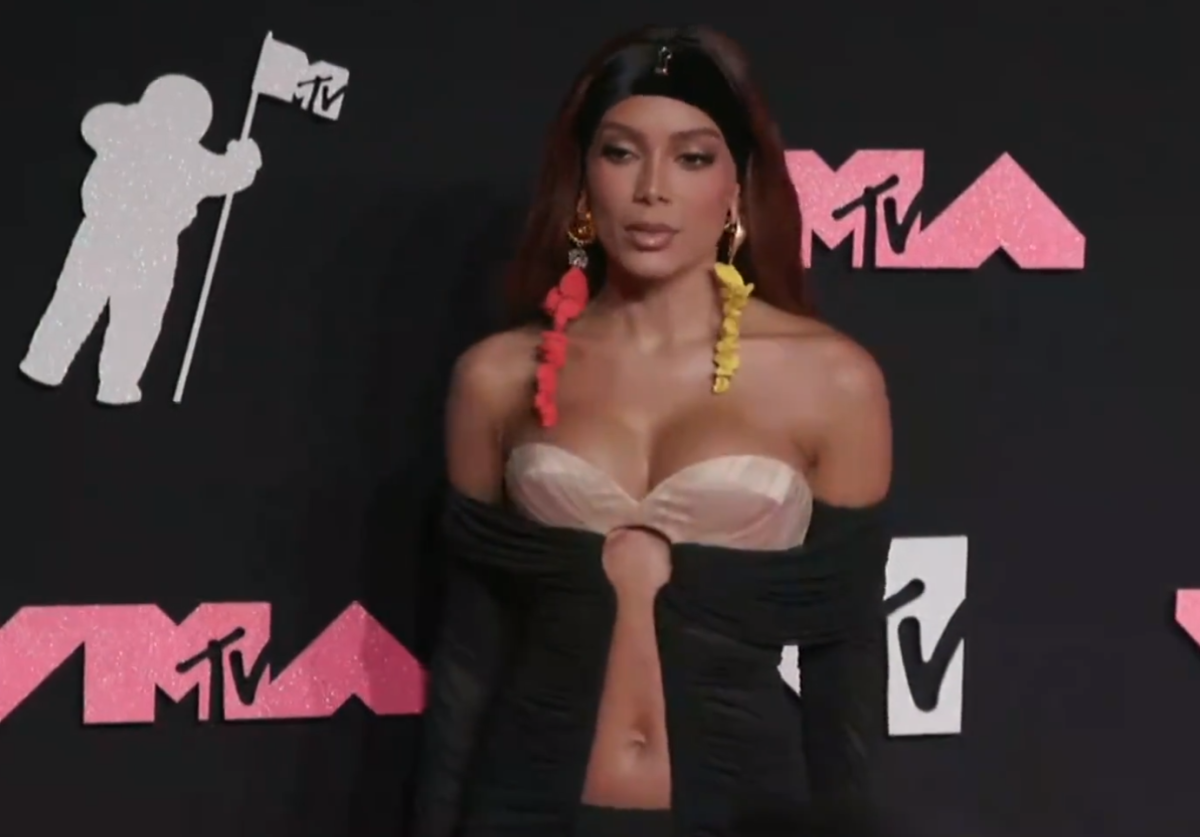 Anitta tem look detonado por internautas no VMA: 