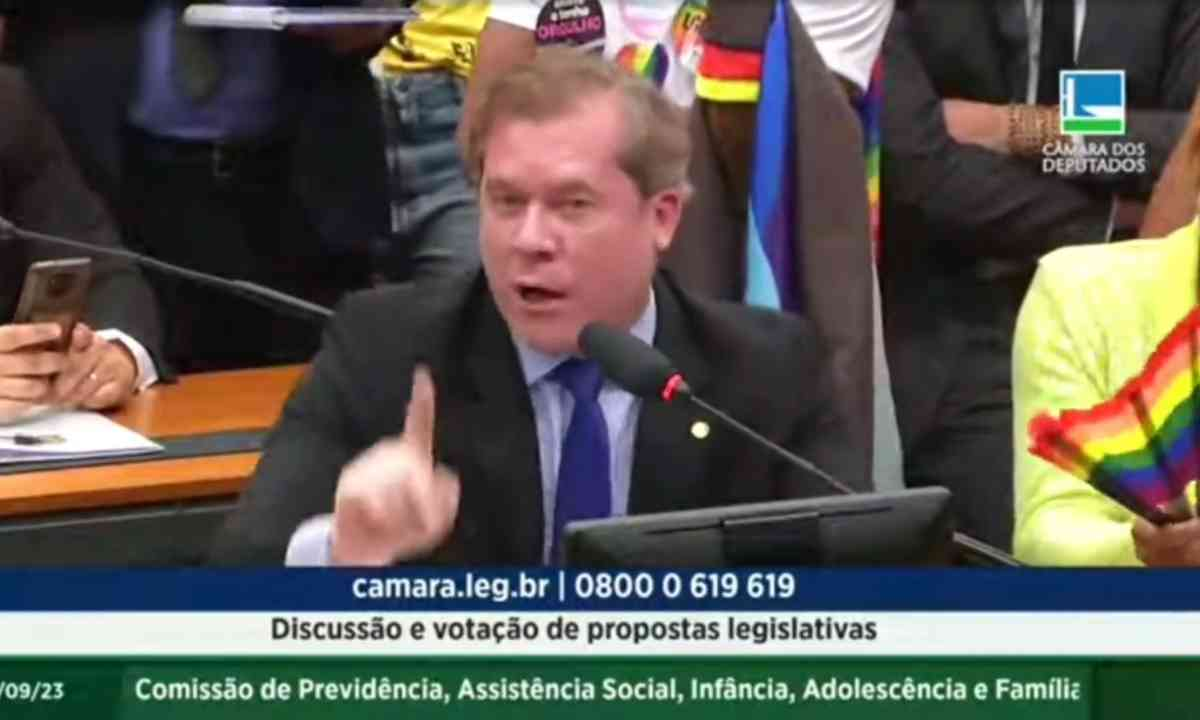  Deputado de direita critica proposta para proibir casamento homoafetivo 