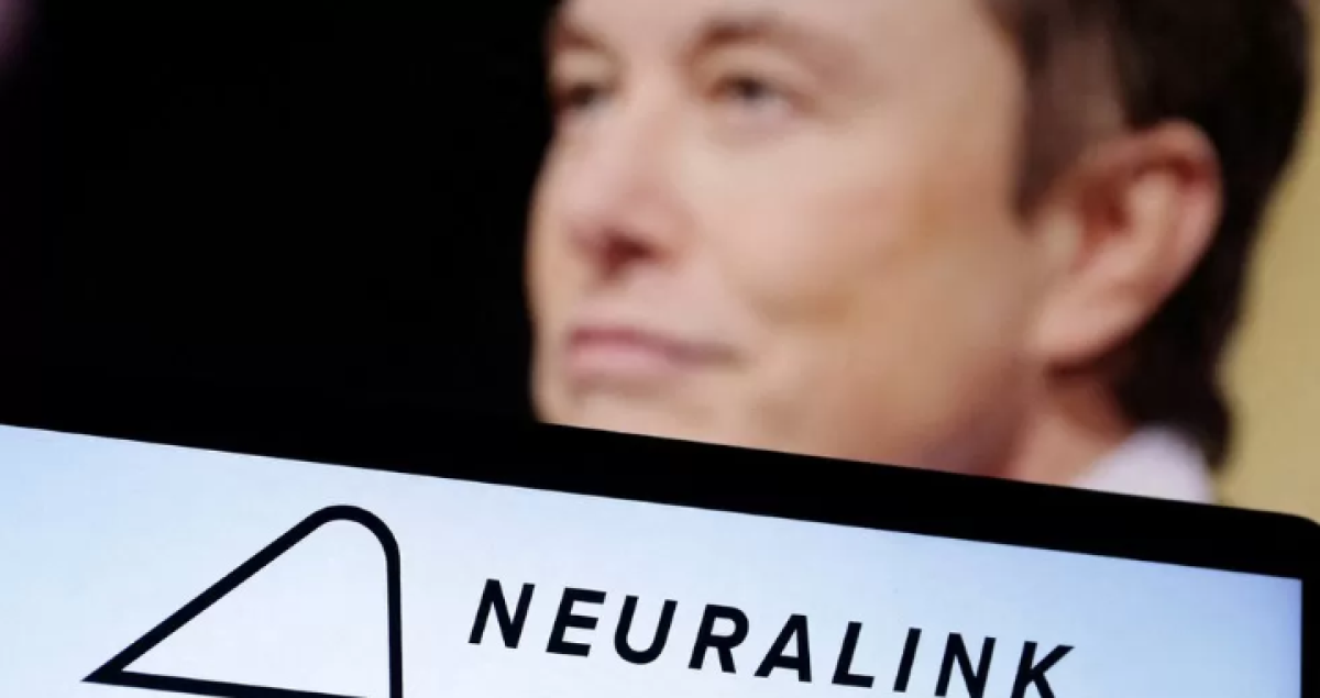 Empresa de Musk busca voluntários para testes com implante cerebral contra paralisia