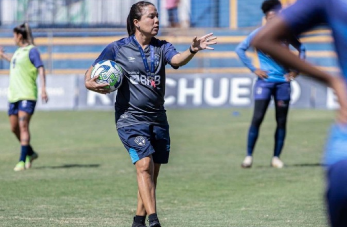 Ex-Real Brasília, Camilla Orlando é a nova treinadora do Palmeiras