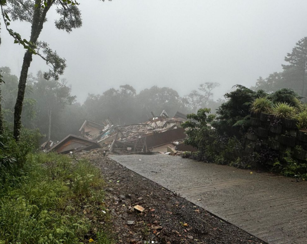 Prédio desaba em Gramado após rachaduras no terreno; veja