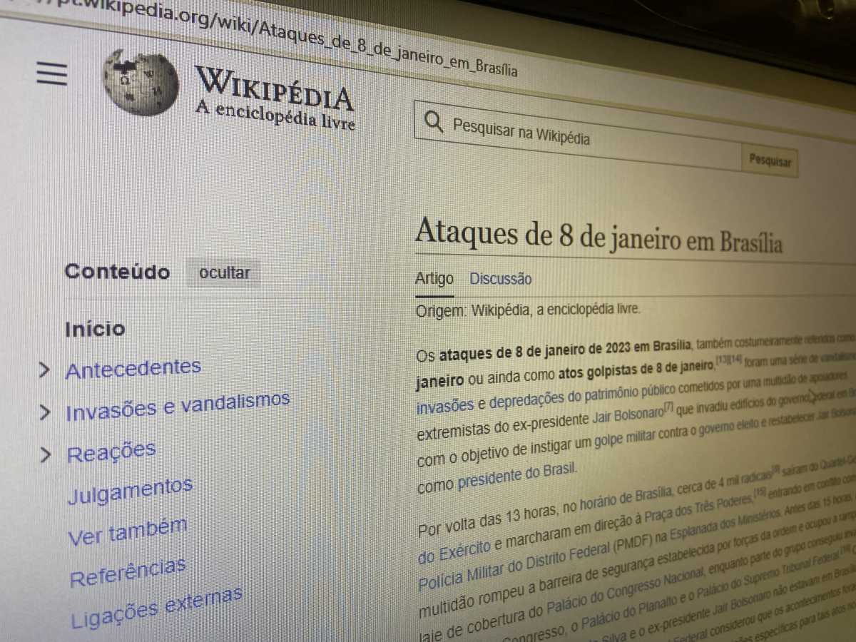 Bolsonaristas tentam reescrever 8/1 na Wikipédia e reclamam de revisão