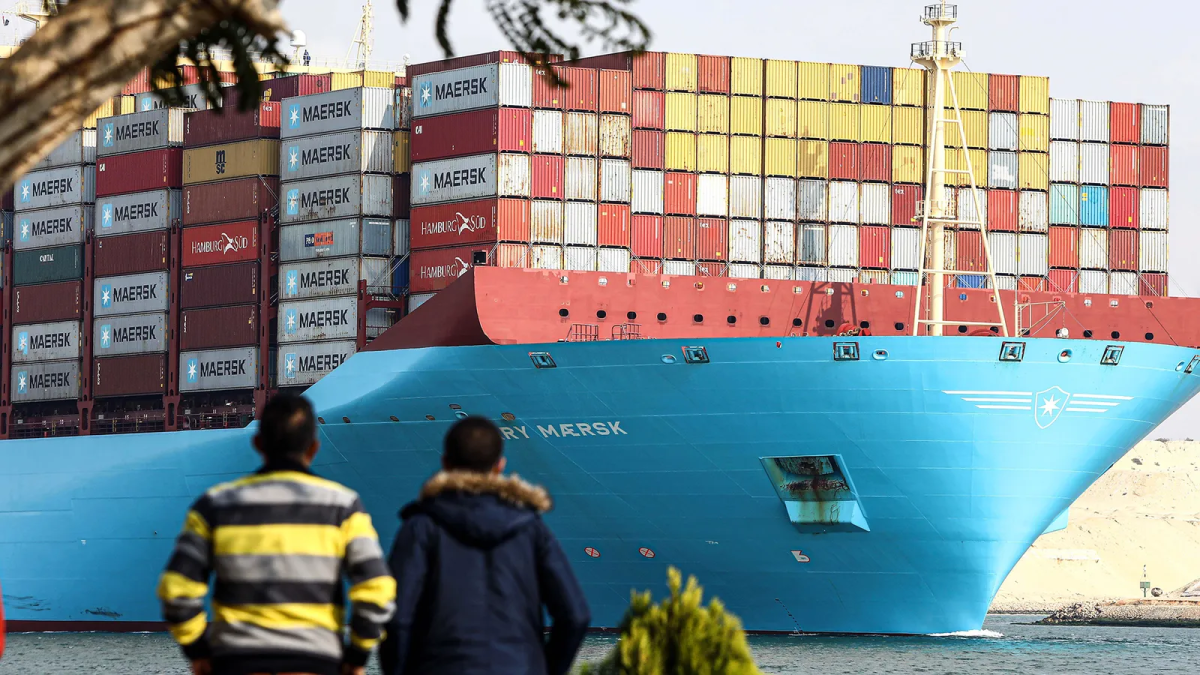 O longo desvio de rota de navios cargueiros para escapar de ataques no Mar Vermelho