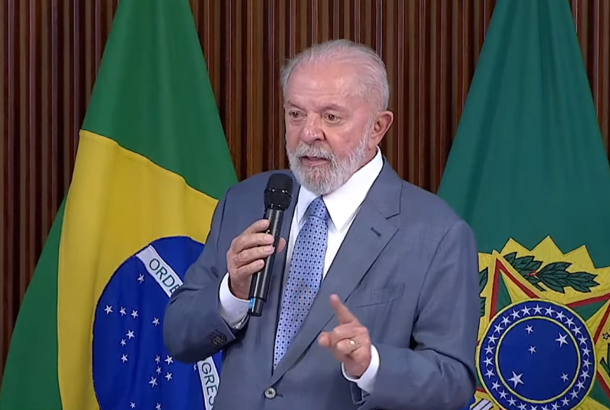 Oposição reage a Lula por ter chamado Bolsonaro de 