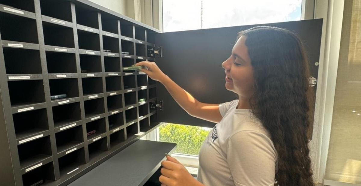 Escola de Brasília proíbe celulares em sala de aula