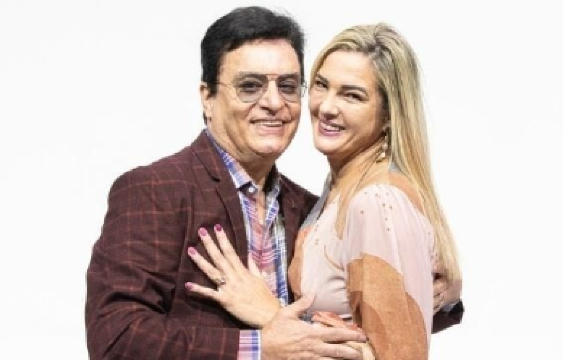 Ex-esposa se Nahim diz que estava reatando com o cantor e vai aos prantos