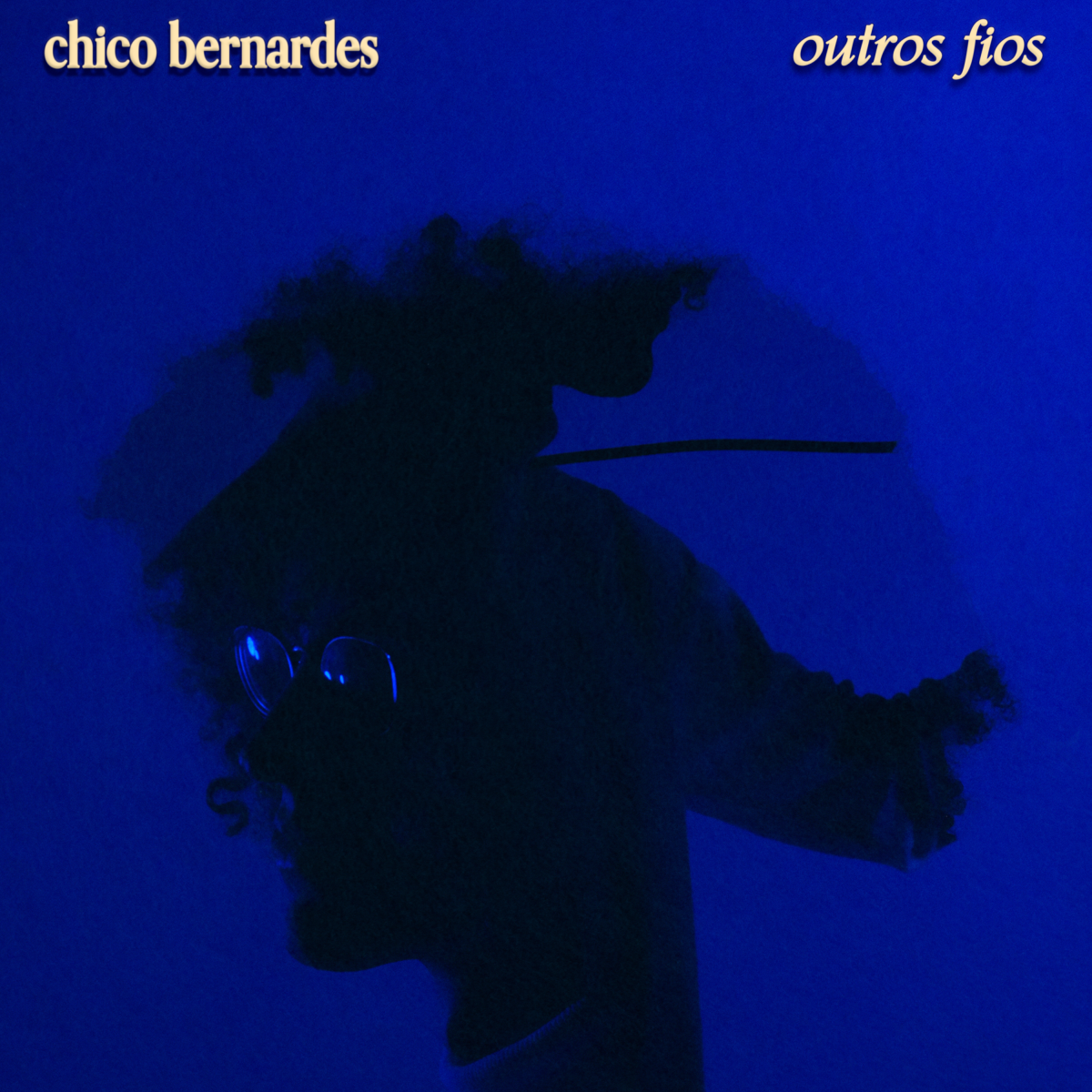 Chico Bernardes mergulha em autodescoberta em novo álbum 'Outros Fios' 