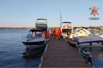 Homem tem parada cardiorrespiratória após cair de embarcação no Lago Paranoá  -  (crédito: Reprodução/CBMDF)