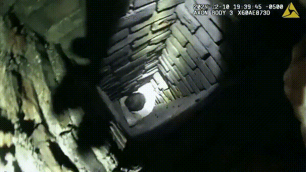 Homem fica entalado em chaminé ao tentar fugir da polícia