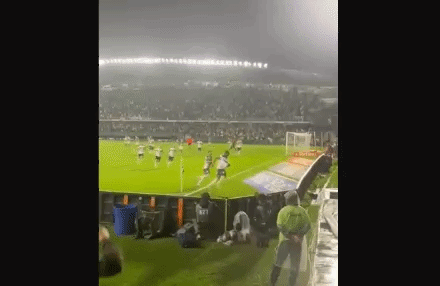 jogador cai em tunel -  (crédito: reprodução)