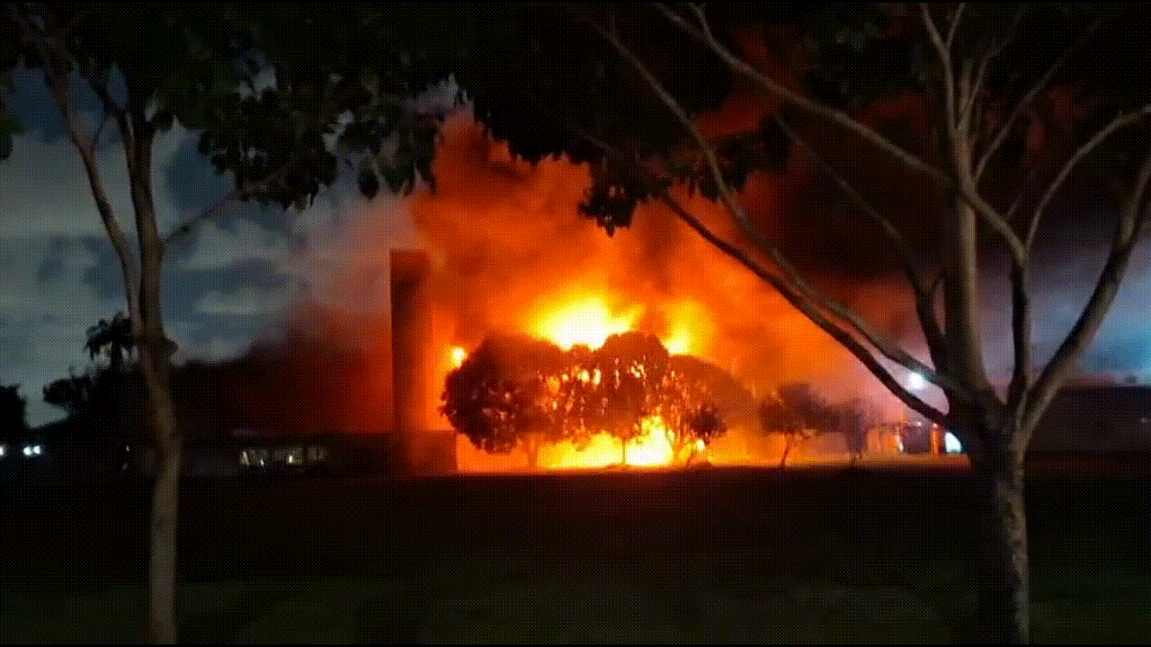 Incêndio UFPE - (crédito: reprodução/Redes sociais) Incêndio UFPE - (crédito: reprodução/Redes sociais)