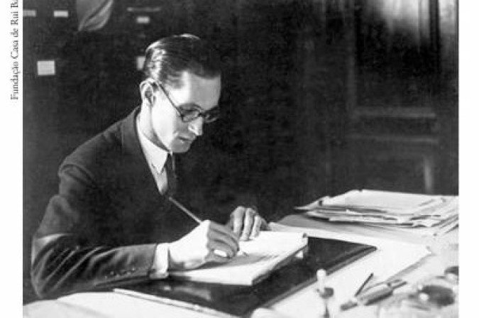 O jovem Carlos Drummond e o grupo modernista de Minas são revisitados