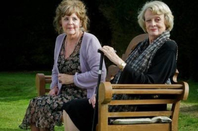 Pauline Collins, ao lado de Maggie Smith (morta em 2024), no filme O quarteto -  (crédito: Diamond Filmes/Divulgação)