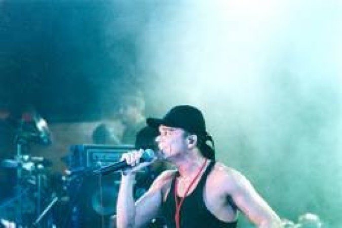 03/05/1997. Crédito: Gláucio Dettmar/CB/D.A Press. Brasil. Brasília - DF. Cantor Netinho durante apresentação, no Ginásio Nilson Nelson.