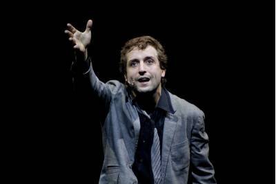 23/06/2013. Cr&eacute;dito: Viola J&uacute;nior/Esp. CB/D.A Press. Brasil. Bras&iacute;lia - DF. Cenas do Espet&aacute;culo, Uma Noite na Lua com o ator Greg&oacute;rio Duvivier, no Teatro da Unip na Asa Sul.