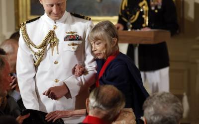 Joan Didion quando recebeu a Medalha National Humanities em 2012 - (crédito: KEVIN LAMARQUE) Joan Didion quando recebeu a Medalha National Humanities em 2012 - (crédito: KEVIN LAMARQUE)