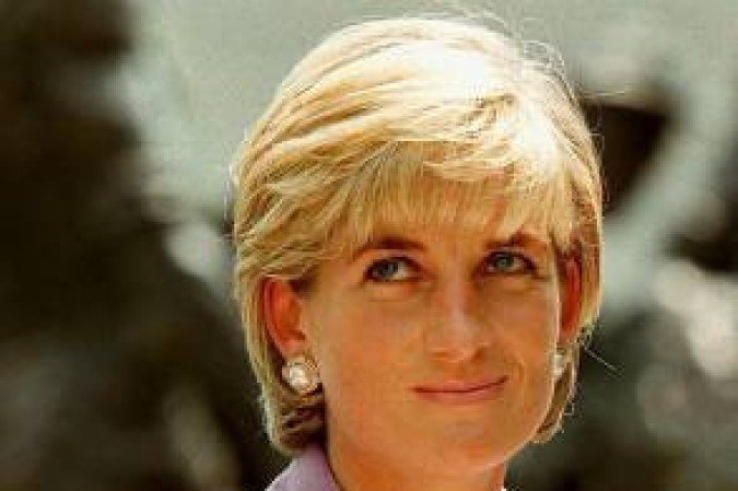 (FILES) This picture taken 17 June 1997 shows Diana, Princess of Wales, a key volunteer of the British Red Cross Landmine Campaign at Red Cross headquarters in Washington DC. British police said on August 17, 2013 they were examining recently received information relating to the 1997 death of Diana, Princess of Wales. London's Metropolitan Police said it was checking the credibility of new information about the deaths of the princessher boyfriend Dodi al-Fayed.   AFP PHOTO / JAMAL A. WILSON
