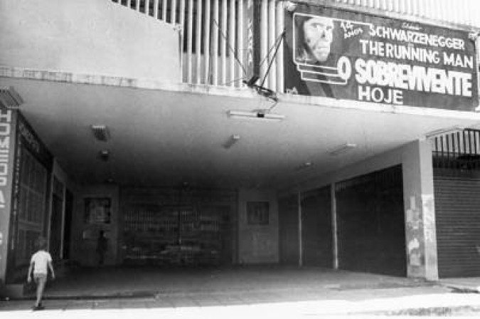 24/03/1988. Crédito: Mila Petrillo/CB/D.A Press. Brasil. Brasília - DF. Entrada do Cine Lara, no centro de Taguatinga.