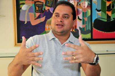 Weverton destacou o currículo de Dino como relevante base para a indicação e comemorou que um maranhense assuma o posto no Supremo - (crédito: Karlos Geromy/OIMP/D.A Press) Weverton destacou o currículo de Dino como relevante base para a indicação e comemorou que um maranhense assuma o posto no Supremo - (crédito: Karlos Geromy/OIMP/D.A Press)