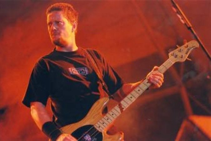 09/07/2000. Crédito: Jorge Cardoso/CB/D.A Press. Brasil. Canisso, integrante da banda Os Raimundos durante apresentação no Porão do Rock.