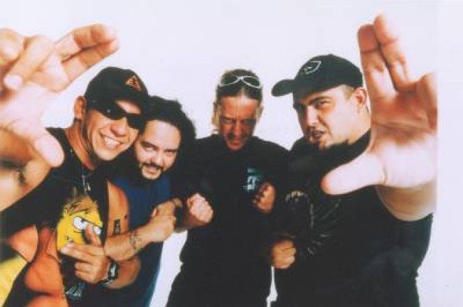 Rodolfo, Fred, Canisso e Digão, da banda Raimundos