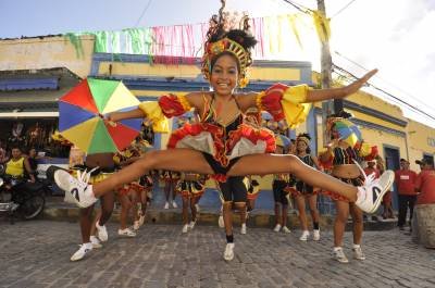 15/02/11. Crédito: Blenda Souto Maior/DP/D.A Press. Brasil. Olinda - PE. Passistas de frevo do Clube Vassourinhas e do Bloco Homem da Meia Noite.