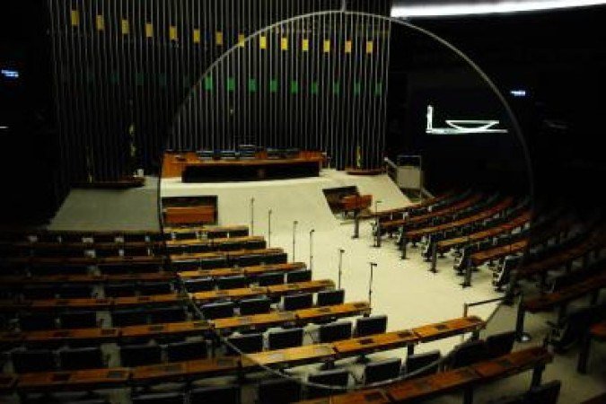 Geral do plenário vazio da Câmara dos Deputados: votações desta sexta-feira (15/12) serão virtuais - (crédito: Bruno Peres/CB/D.A Press) Geral do plenário vazio da Câmara dos Deputados: votações desta sexta-feira (15/12) serão virtuais - (crédito: Bruno Peres/CB/D.A Press)