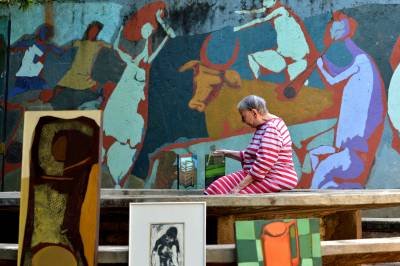 14/05/2014. Crédito: Gustavo Moreno/CB/D.A Press. Brasil. Brasília - DF. A viúva Ailema Bianchetti, no acervo do pintor Glênio Bianchetti.